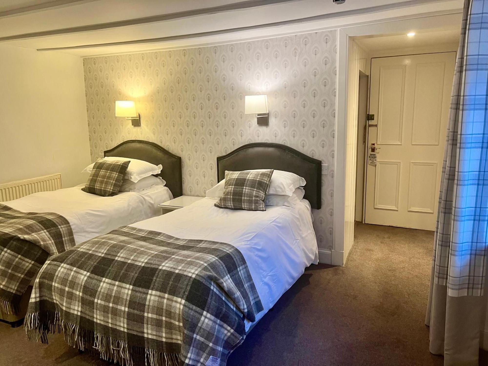 Selkirk Arms Hotel カークーブリー エクステリア 写真